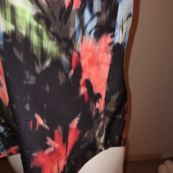 J. Crew keyhole she'll in  floral splash - Picture 5 of 9